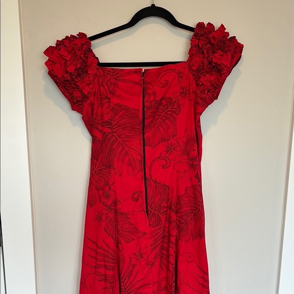 Elegant Red Floral Off-Shoulder Dress - Picture 5 of 6